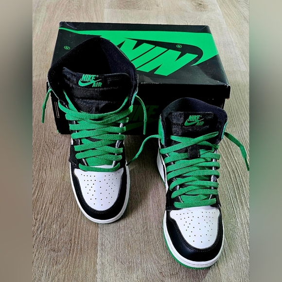 Size 7Y Nike Air Jordan 1 Retro High OG GS "Lucky Green" - Picture 1 of 11